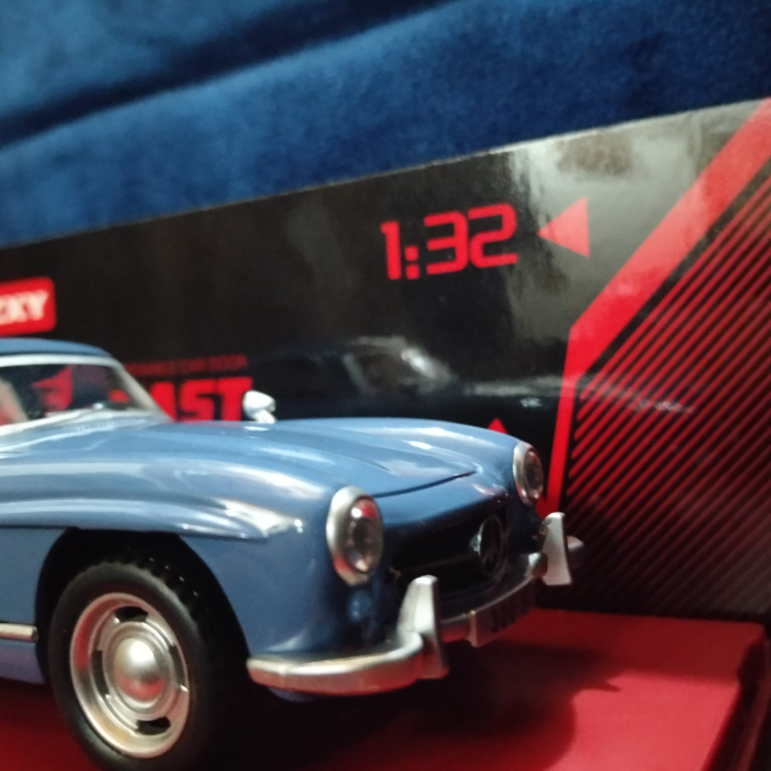 Mercedes Benz 300 SL ZXY Diecast 1:32